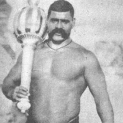 the great gama holding Mace
